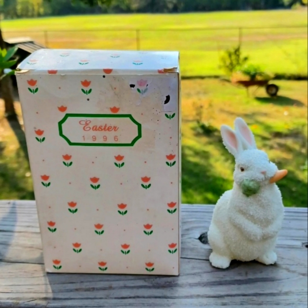 1996 Dept 56 Bunny Rabbit Figurine Vintage Easter Carrot Hand Painted